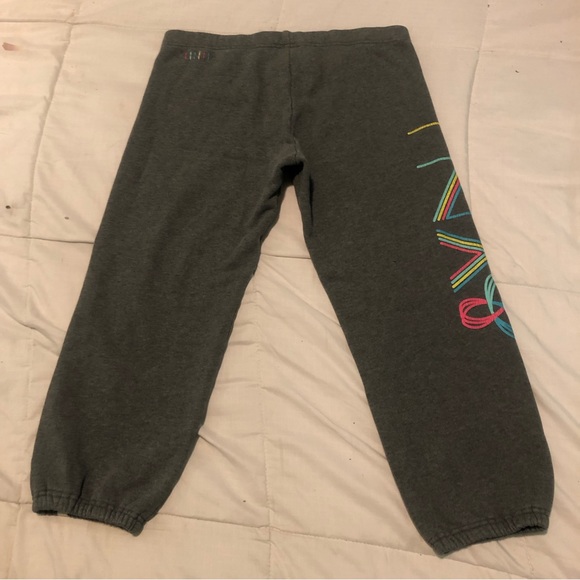 3/40$ TNA — Y2K Grey Cropped Joggers - Picture 2 of 8